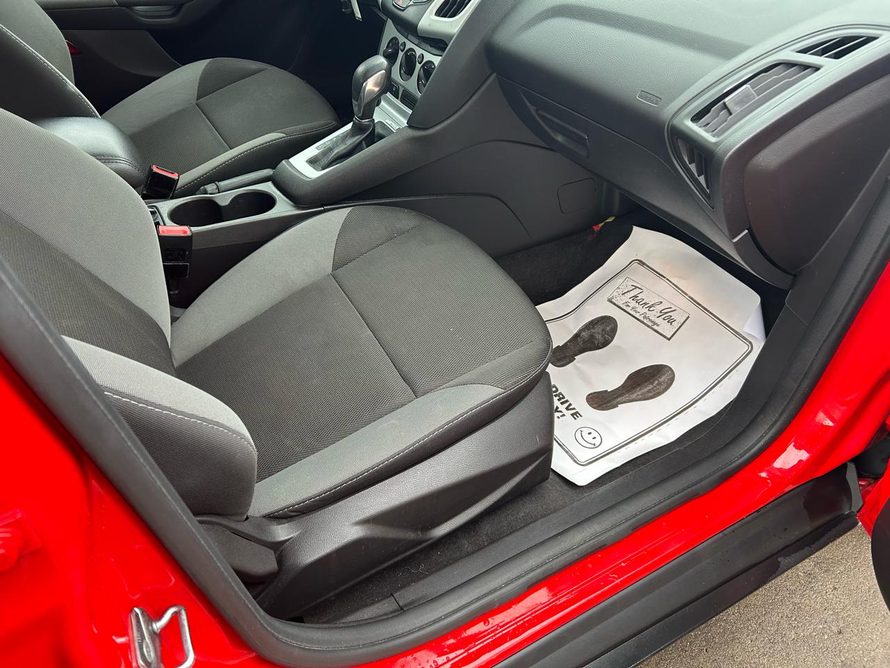 Ford Focus SE Sedan 2013