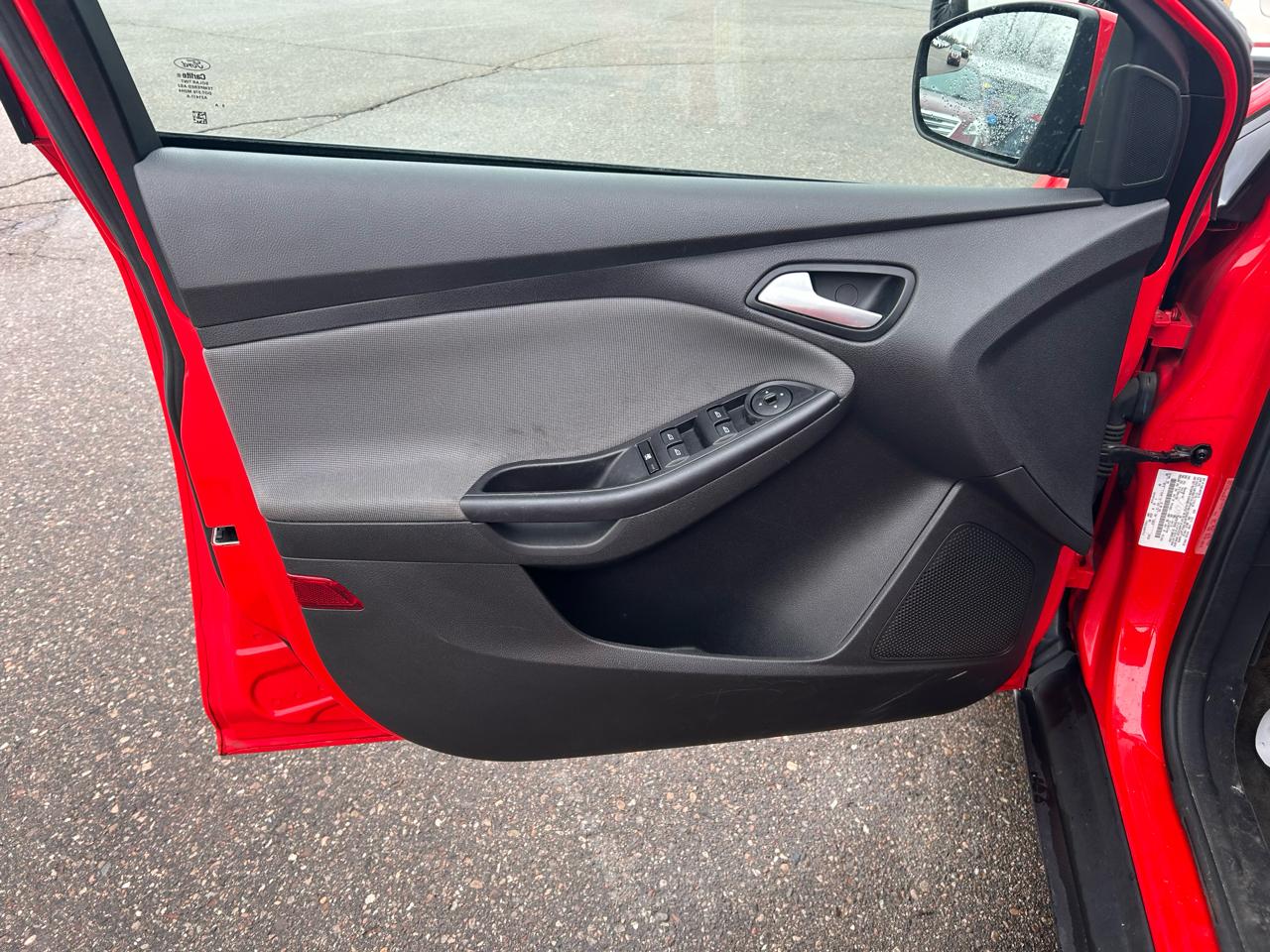 Ford Focus SE Sedan 2013