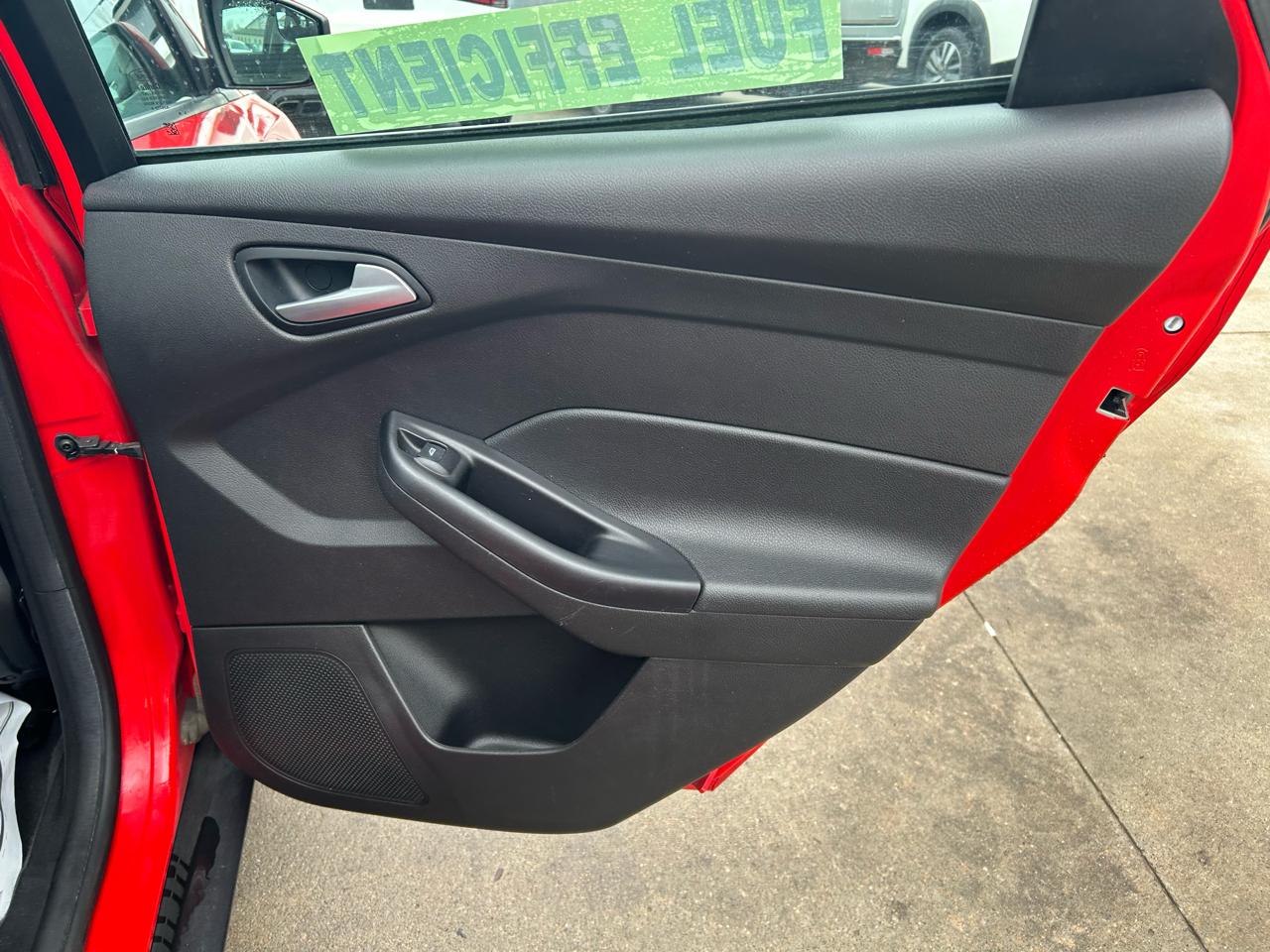 Ford Focus SE Sedan 2013