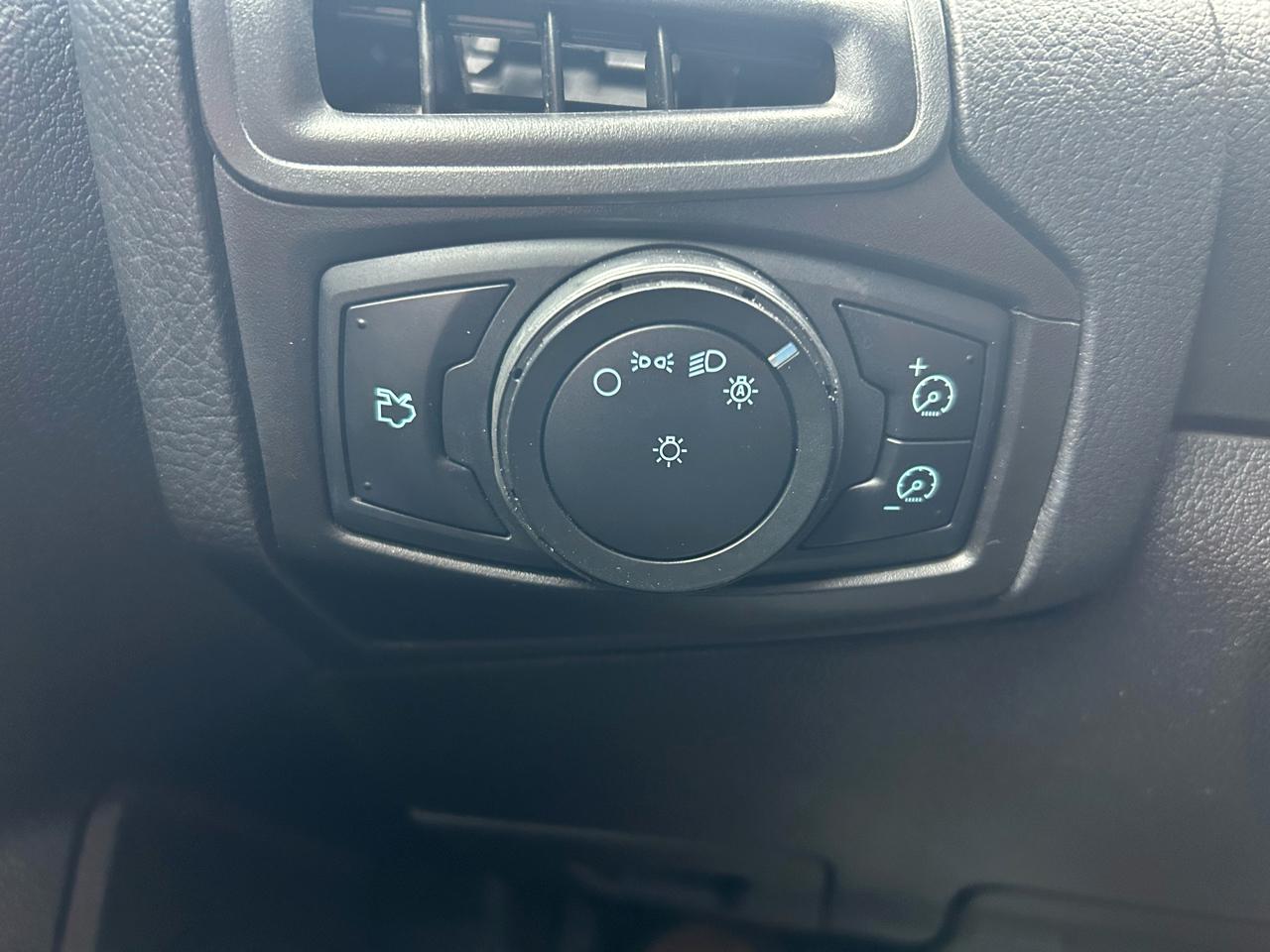 Ford Focus SE Sedan 2013