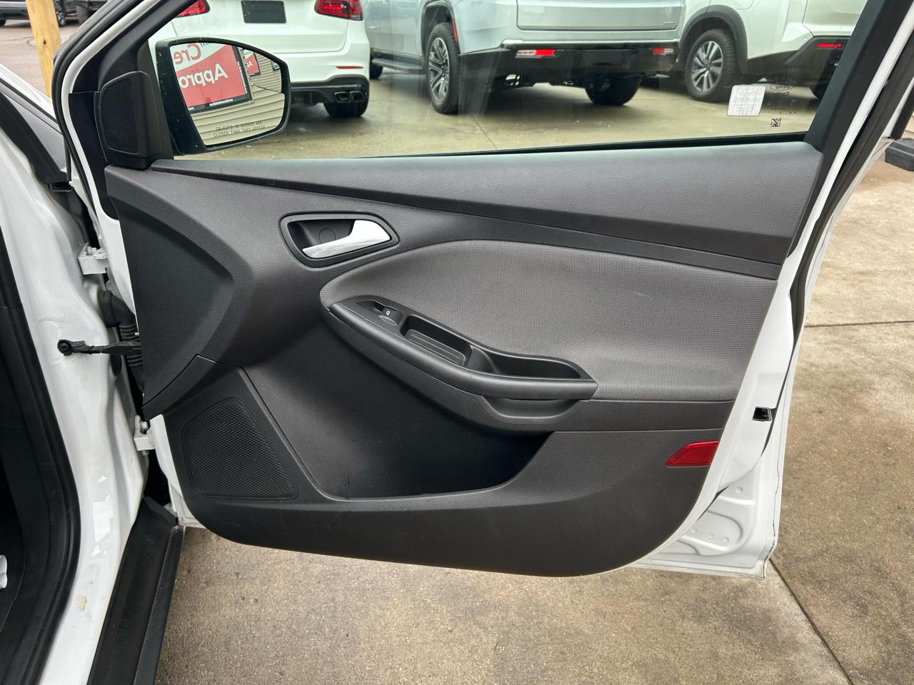 Ford Focus SE Hatch 2014