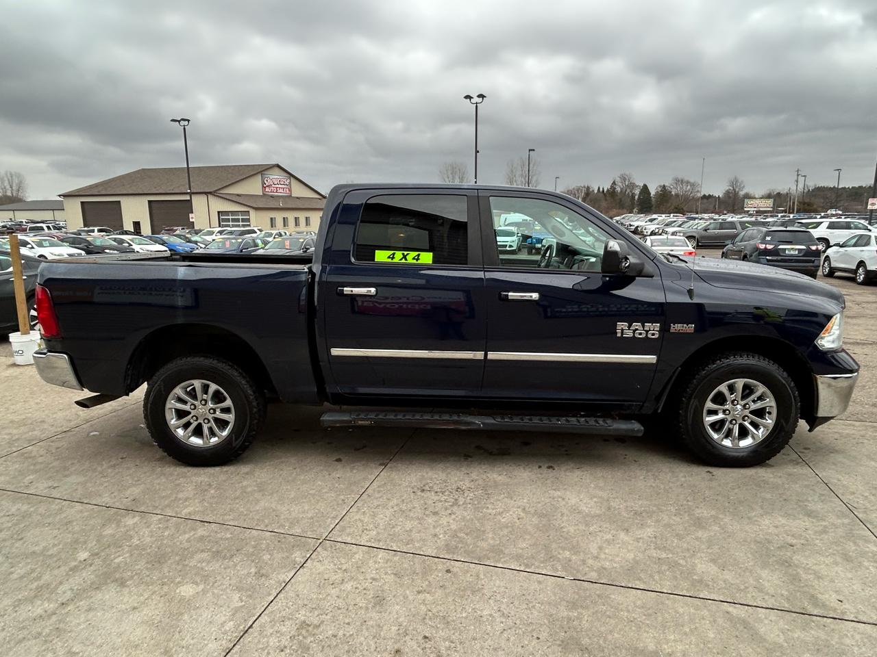 RAM 1500 SLT Crew Cab SWB 4WD 2016