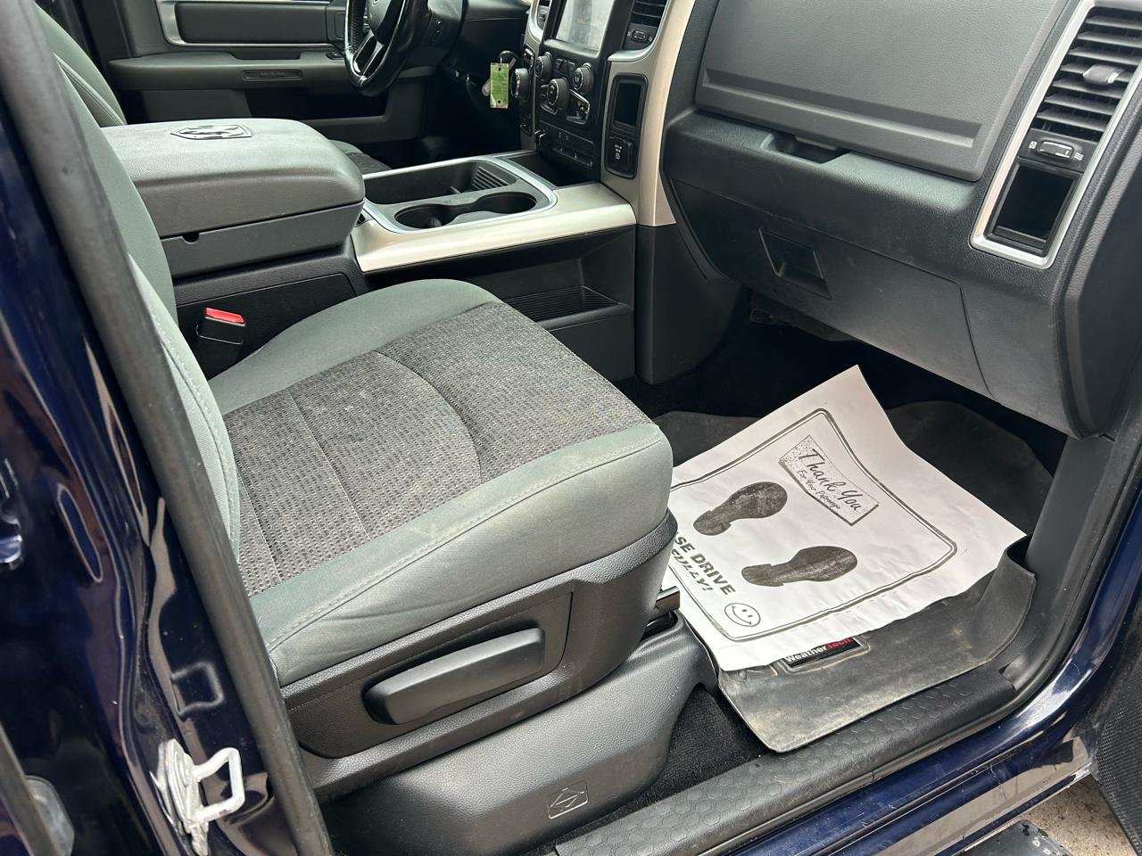 RAM 1500 SLT Crew Cab SWB 4WD 2016