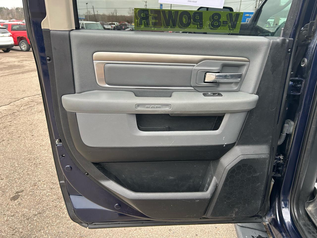 RAM 1500 SLT Crew Cab SWB 4WD 2016