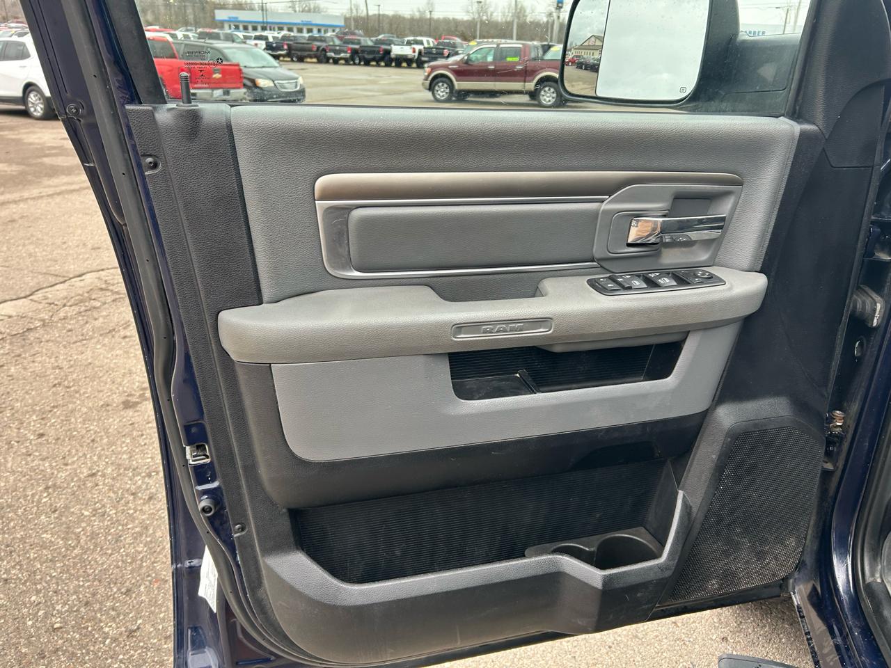 RAM 1500 SLT Crew Cab SWB 4WD 2016