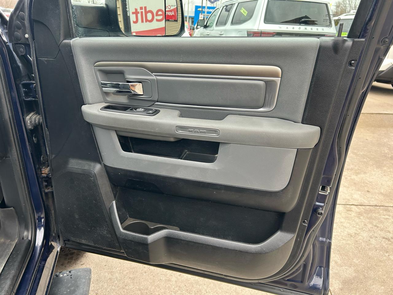 RAM 1500 SLT Crew Cab SWB 4WD 2016