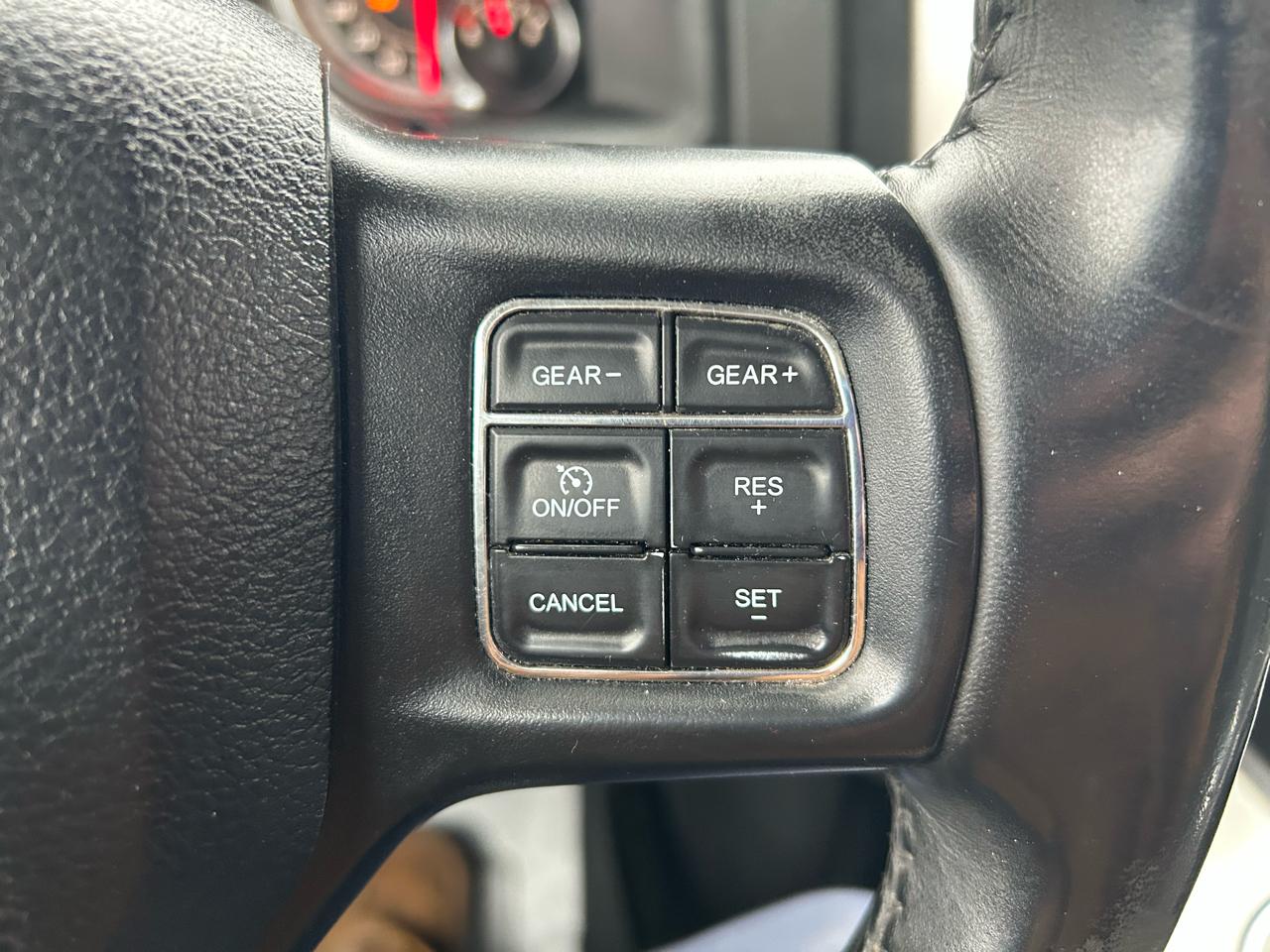 RAM 1500 SLT Crew Cab SWB 4WD 2016