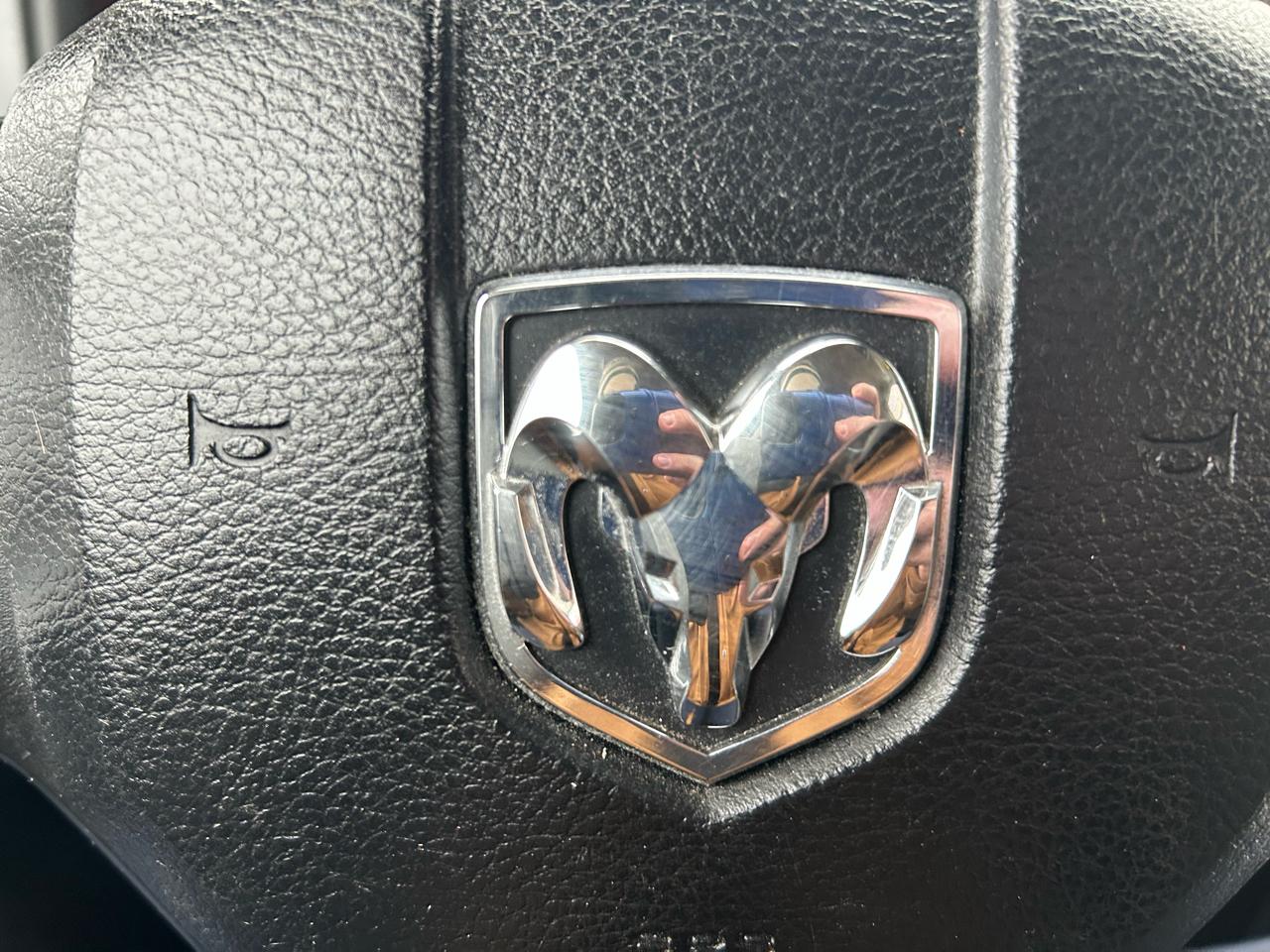 RAM 1500 SLT Crew Cab SWB 4WD 2016