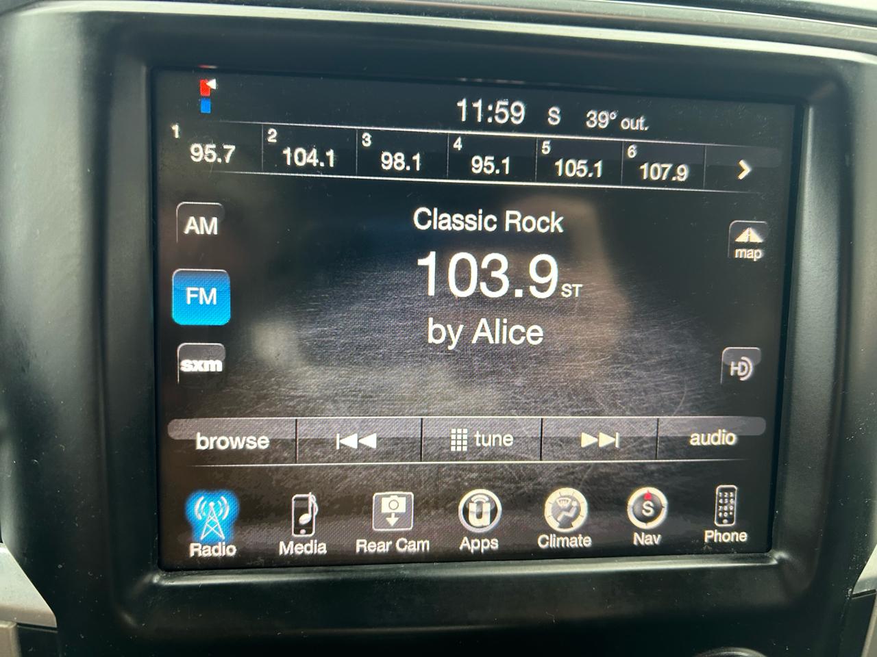 RAM 1500 SLT Crew Cab SWB 4WD 2016