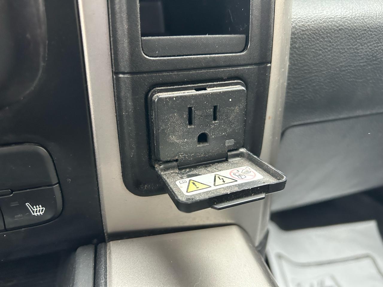 RAM 1500 SLT Crew Cab SWB 4WD 2016