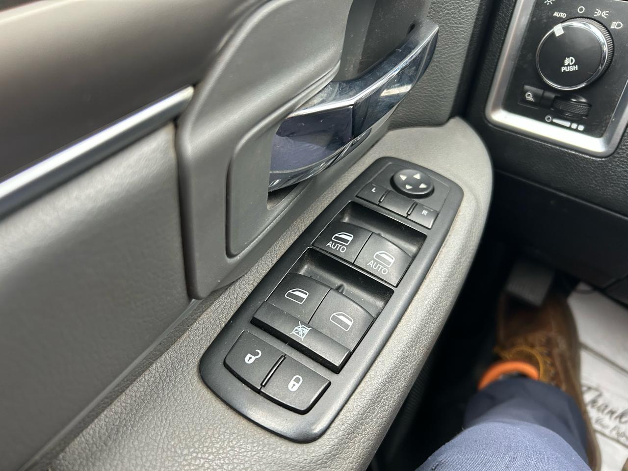 RAM 1500 SLT Crew Cab SWB 4WD 2016