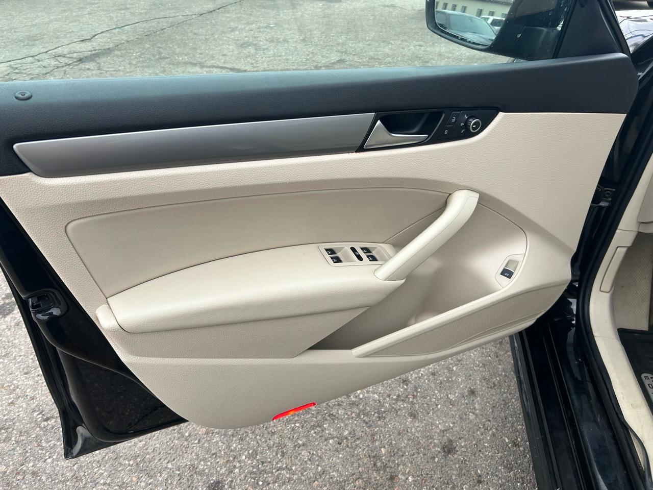 Volkswagen Passat 1.8T Wolfsburg AT 2014