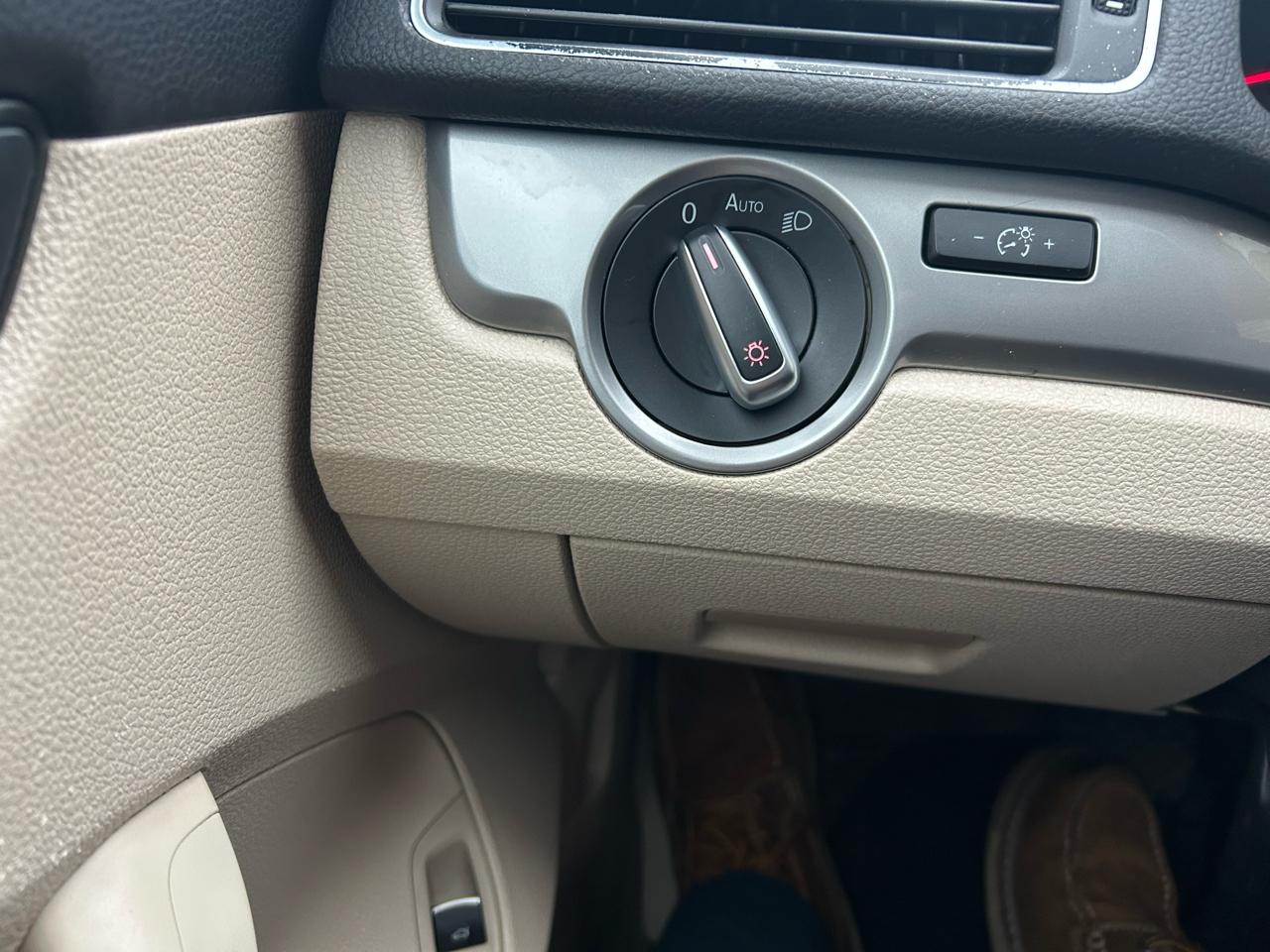 Volkswagen Passat 1.8T Wolfsburg AT 2014