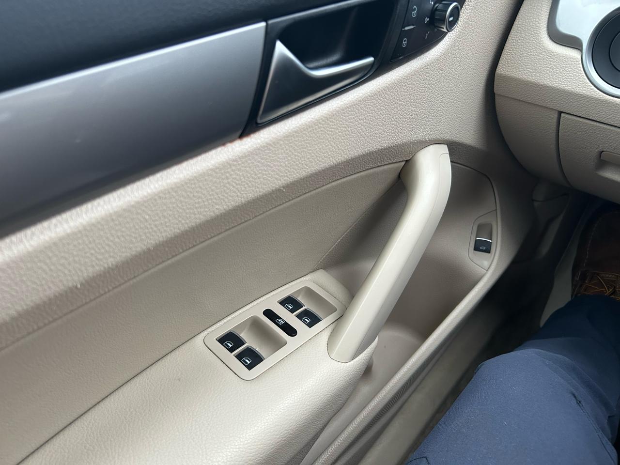 Volkswagen Passat 1.8T Wolfsburg AT 2014