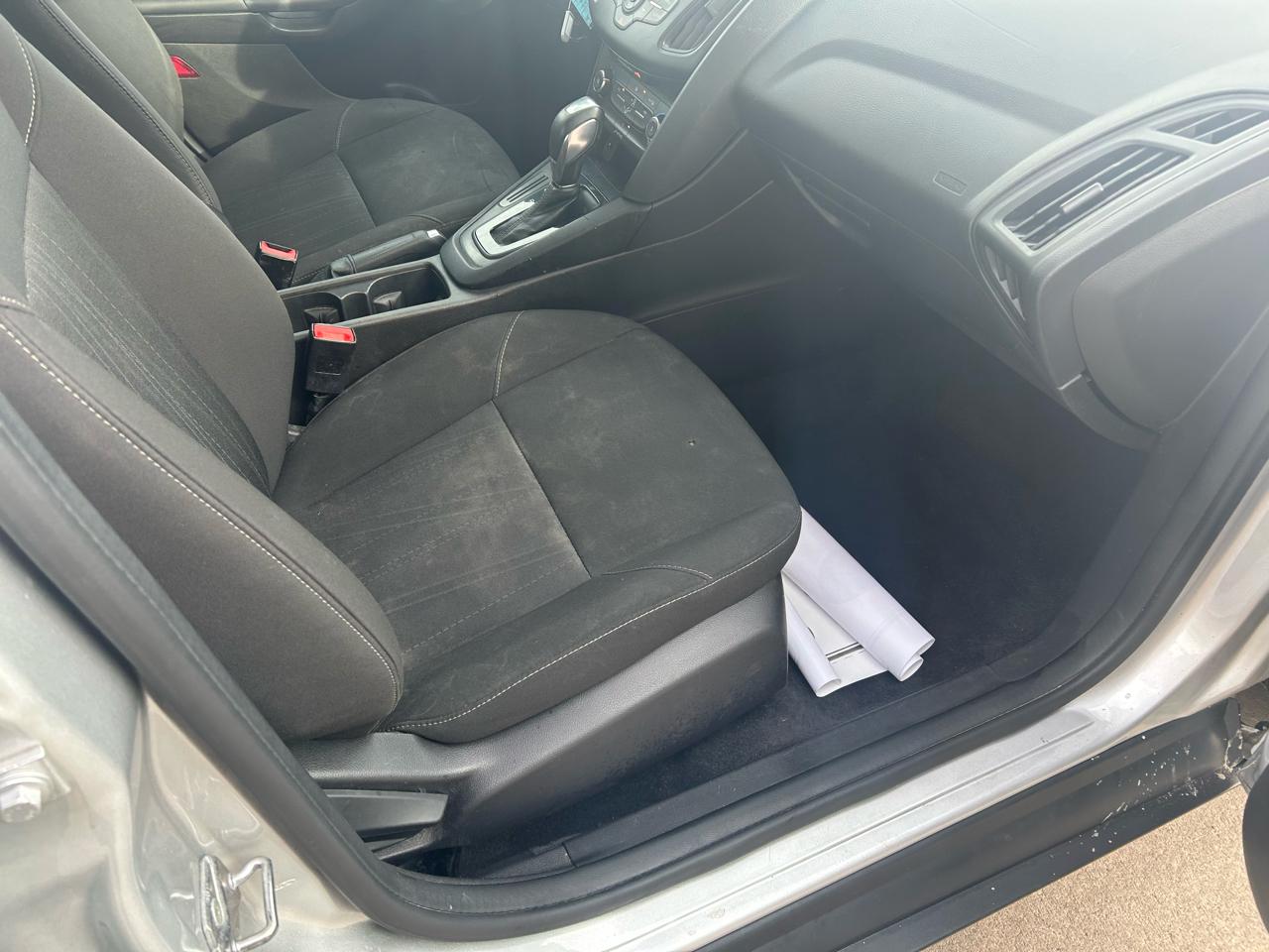 Ford Focus SE Sedan 2016