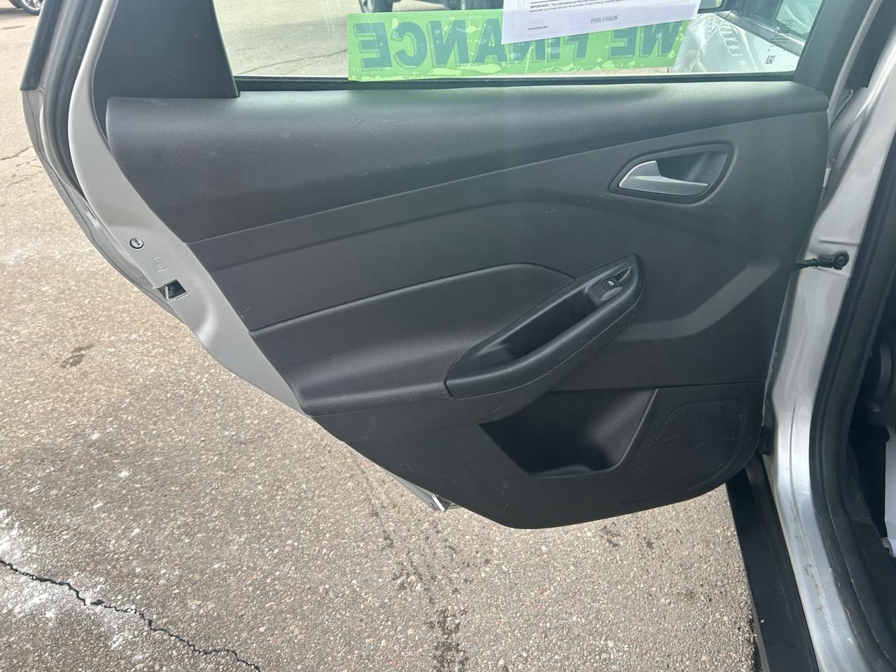 Ford Focus SE Sedan 2016