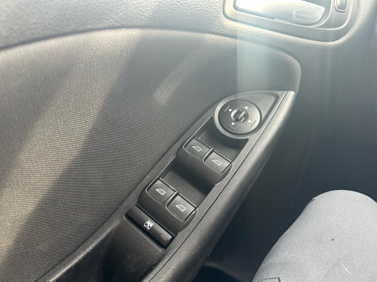 Ford Focus SE Sedan 2016