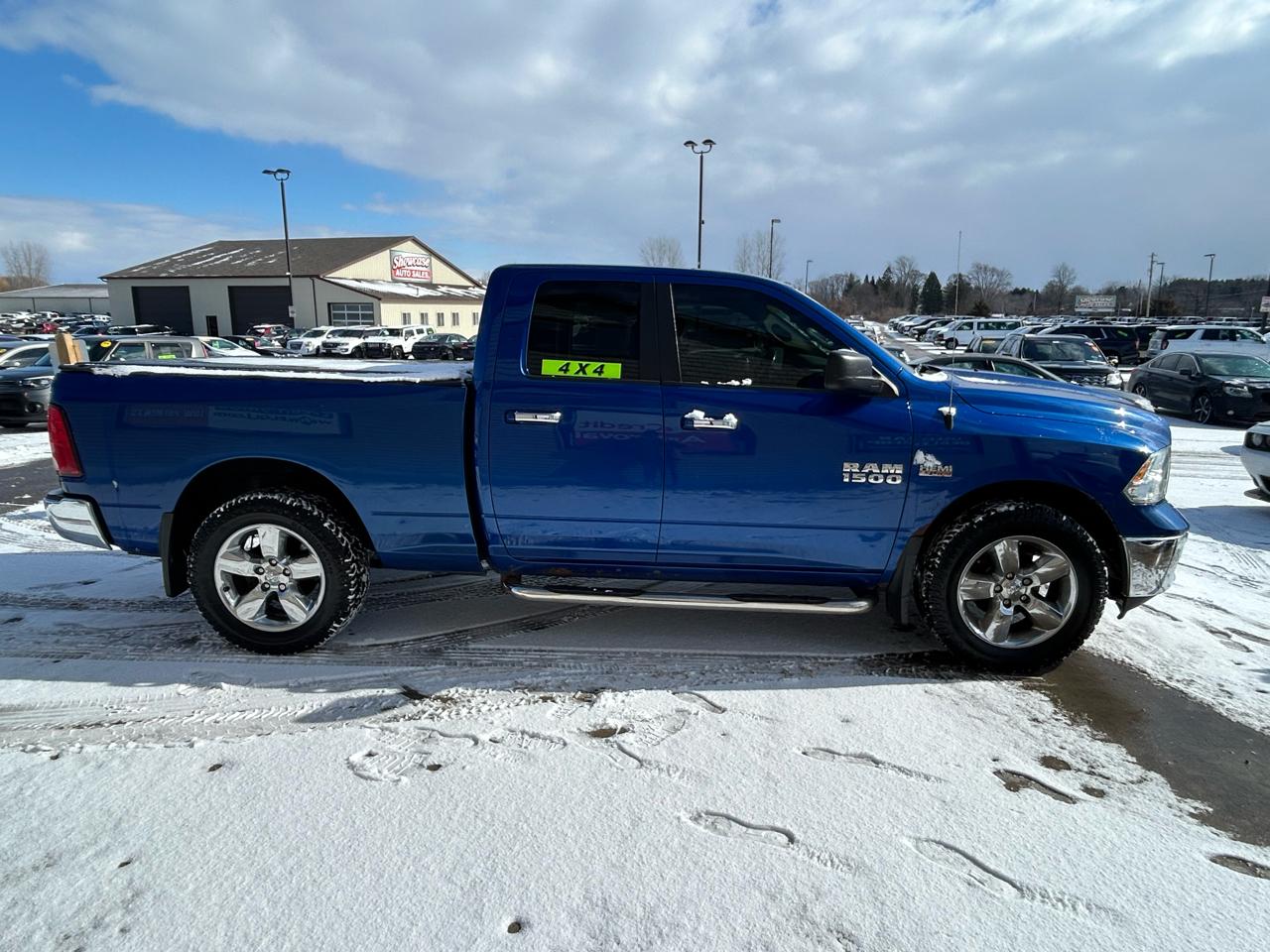 RAM 1500 SLT Quad Cab 4WD 2016