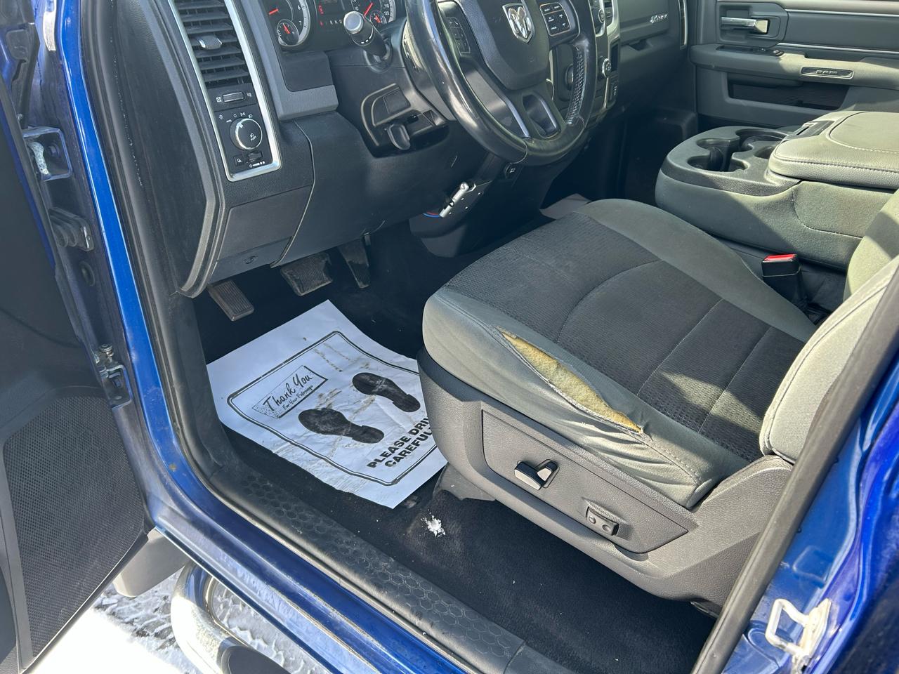 RAM 1500 SLT Quad Cab 4WD 2016