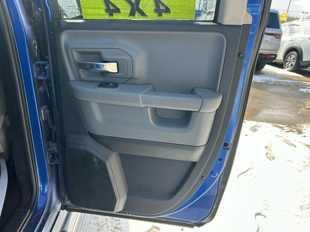 RAM 1500 SLT Quad Cab 4WD 2016