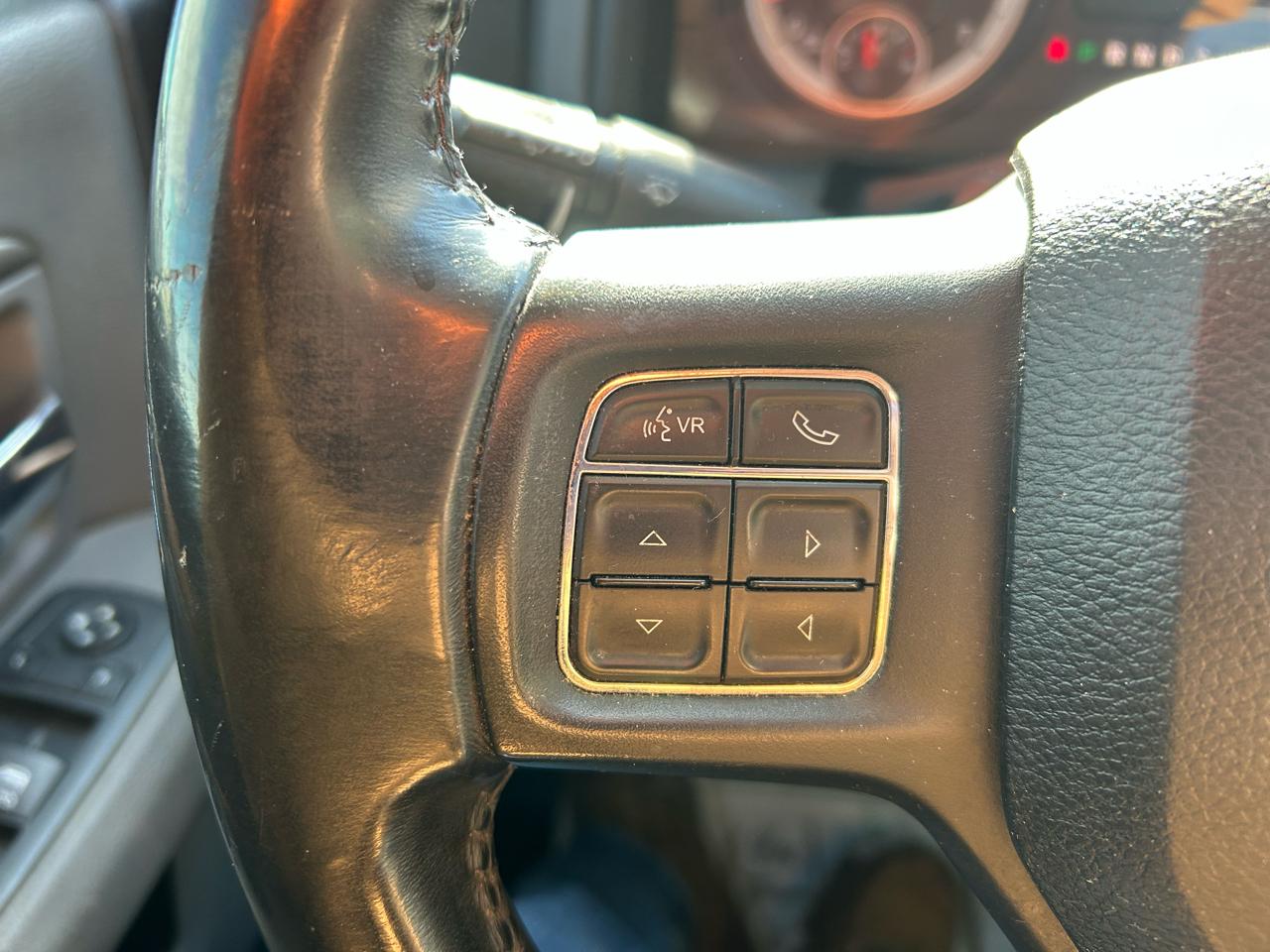 RAM 1500 SLT Quad Cab 4WD 2016