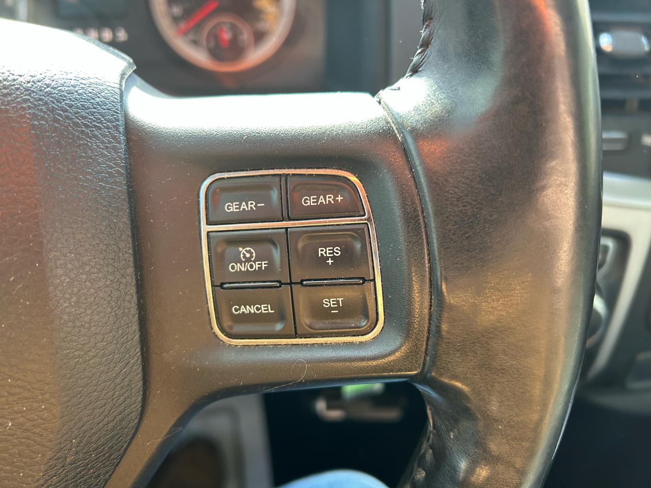 RAM 1500 SLT Quad Cab 4WD 2016