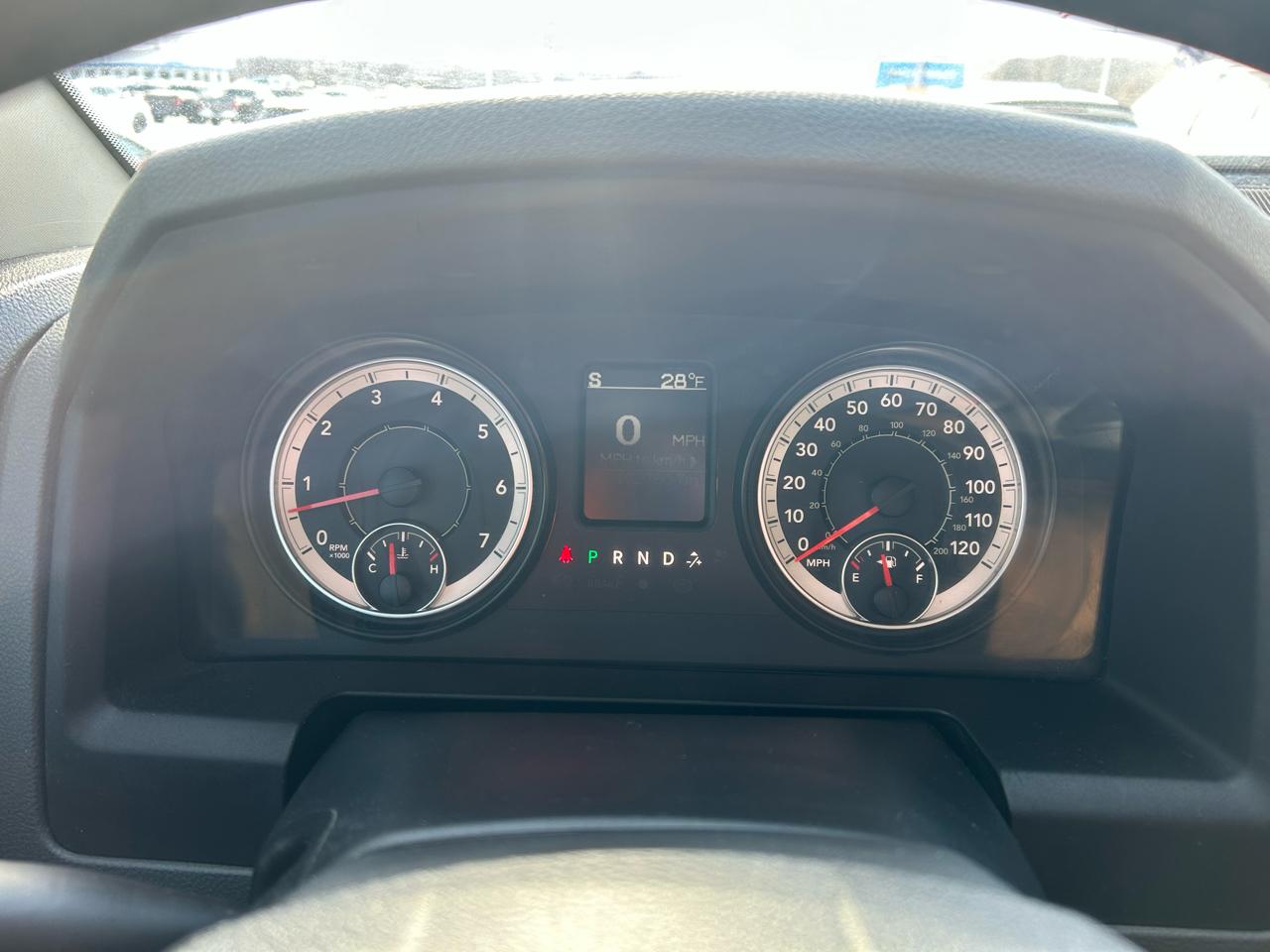 RAM 1500 SLT Quad Cab 4WD 2016