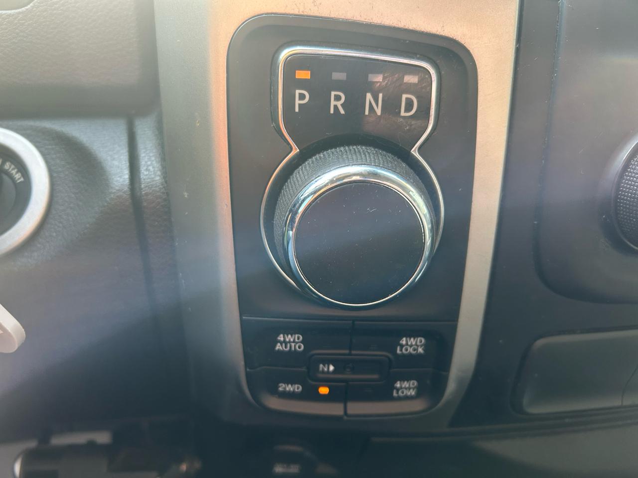 RAM 1500 SLT Quad Cab 4WD 2016