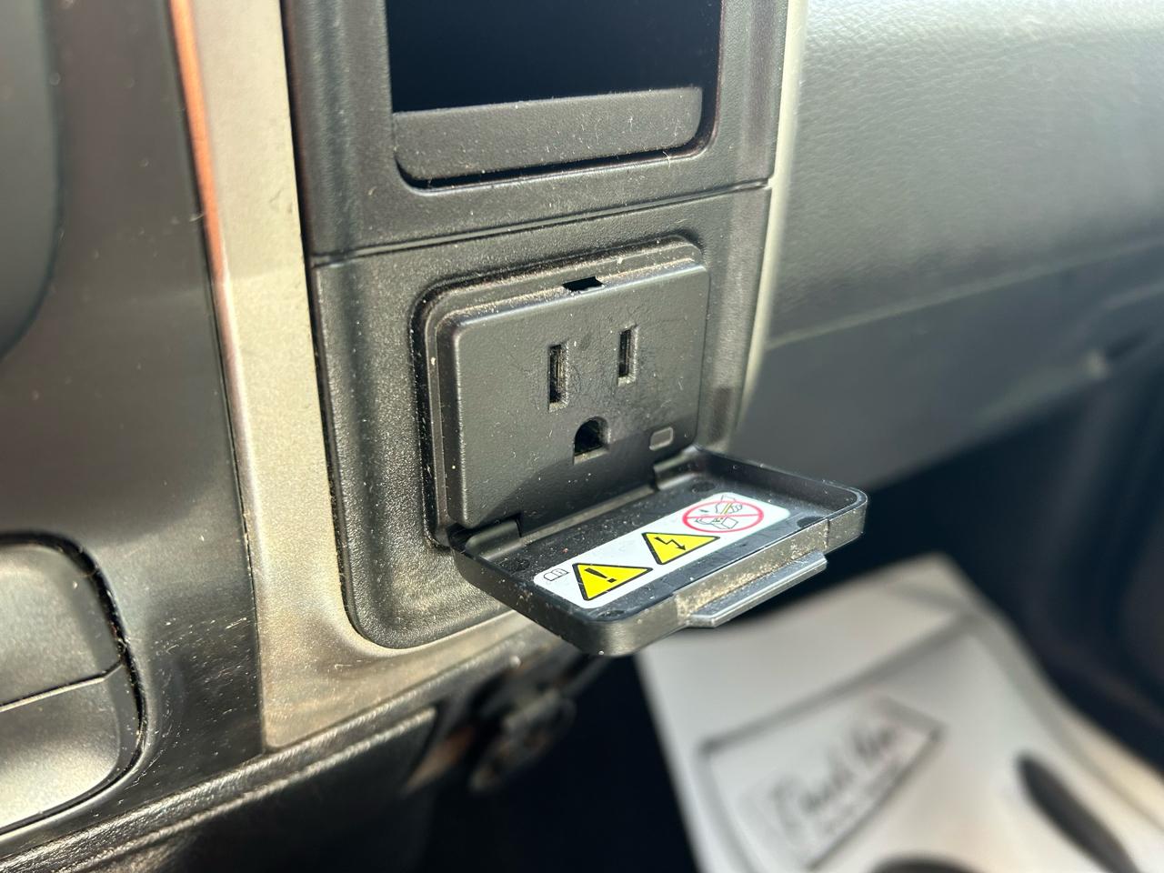 RAM 1500 SLT Quad Cab 4WD 2016