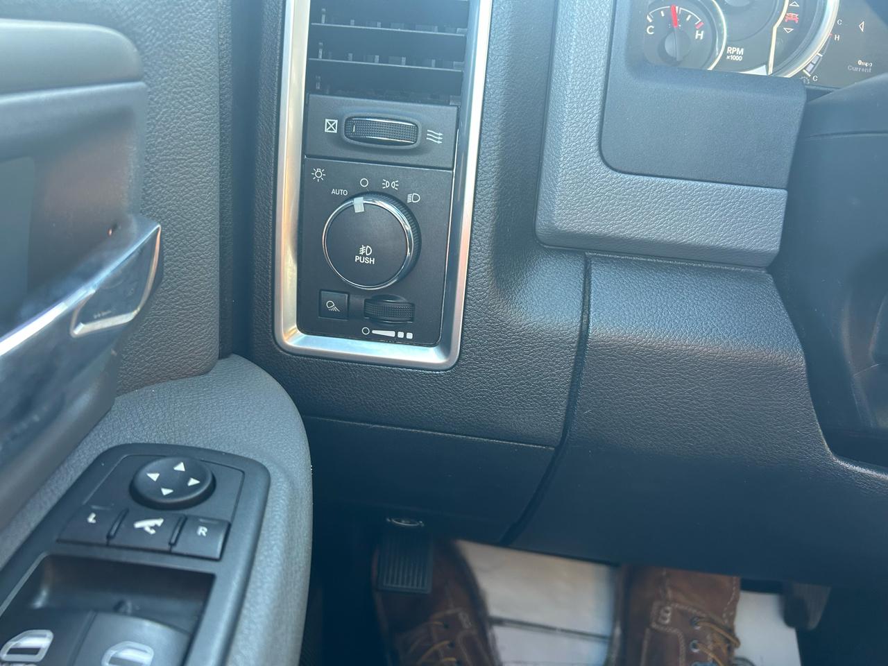 RAM 1500 SLT Crew Cab 4WD 2013