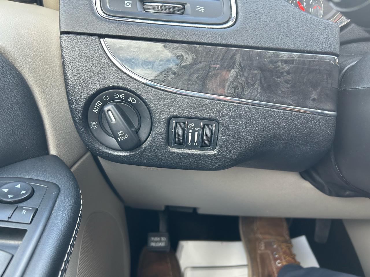 Chrysler Town & Country Touring-L 2015