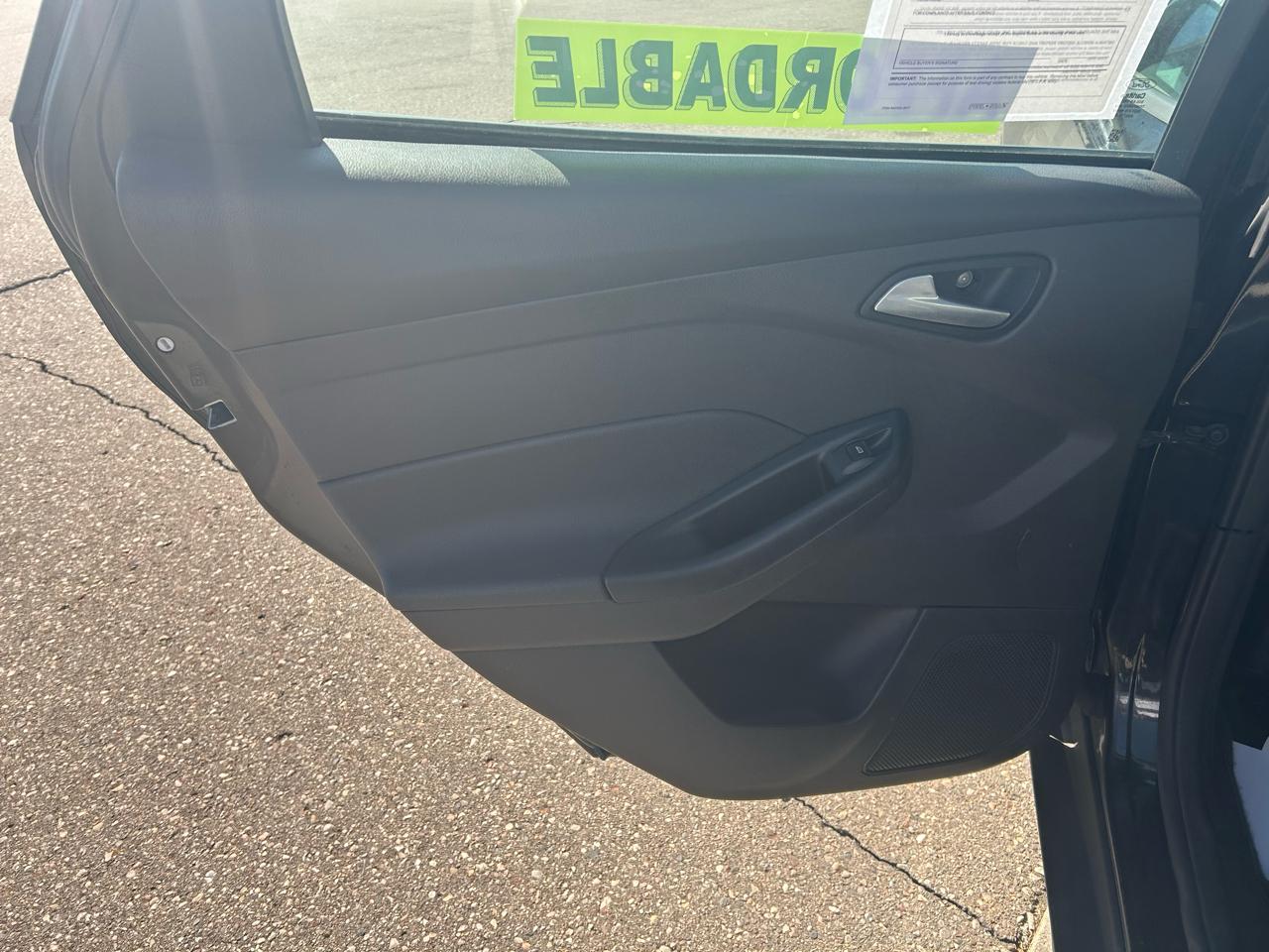 Ford Focus SE Sedan 2013