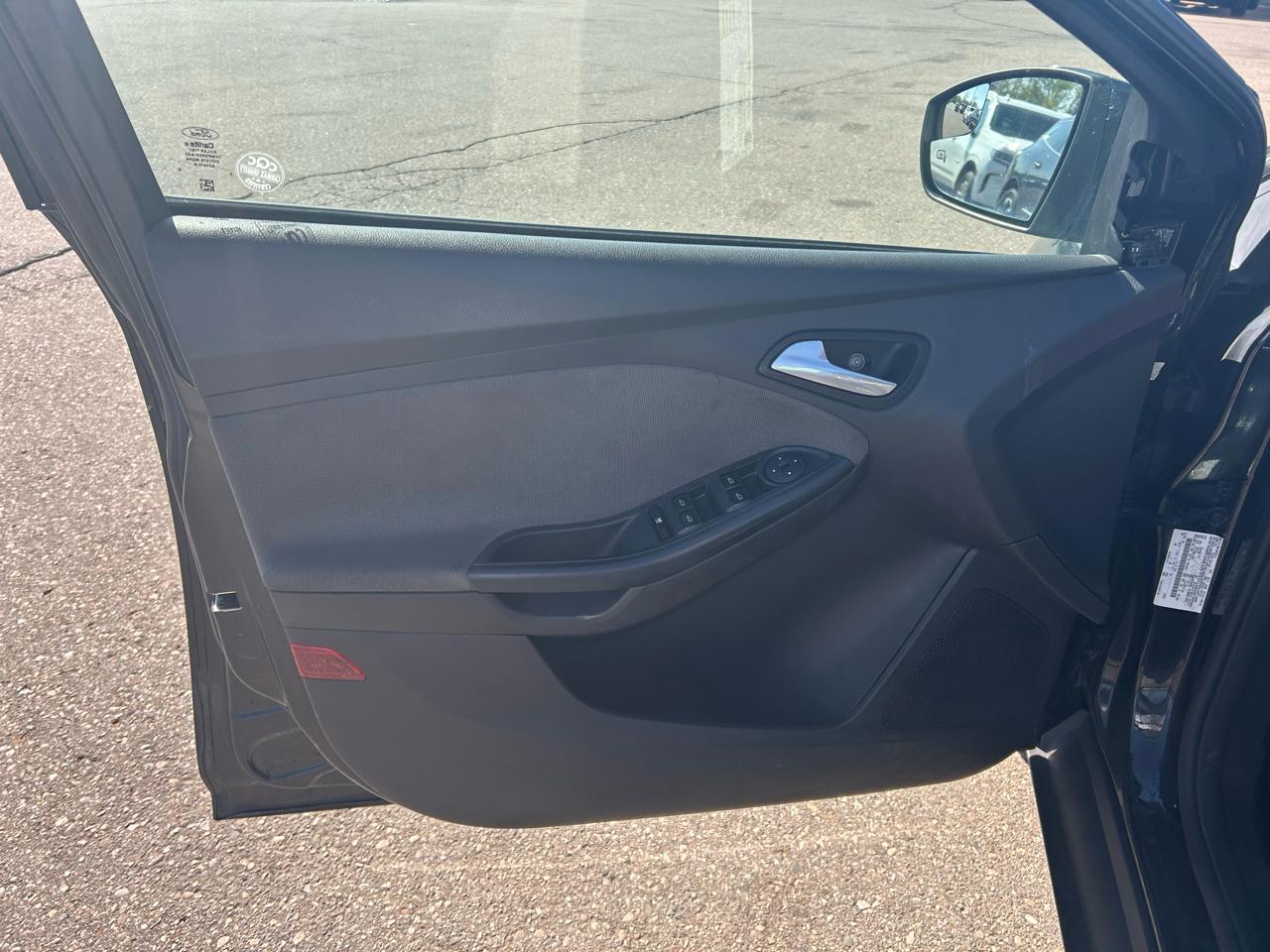 Ford Focus SE Sedan 2013