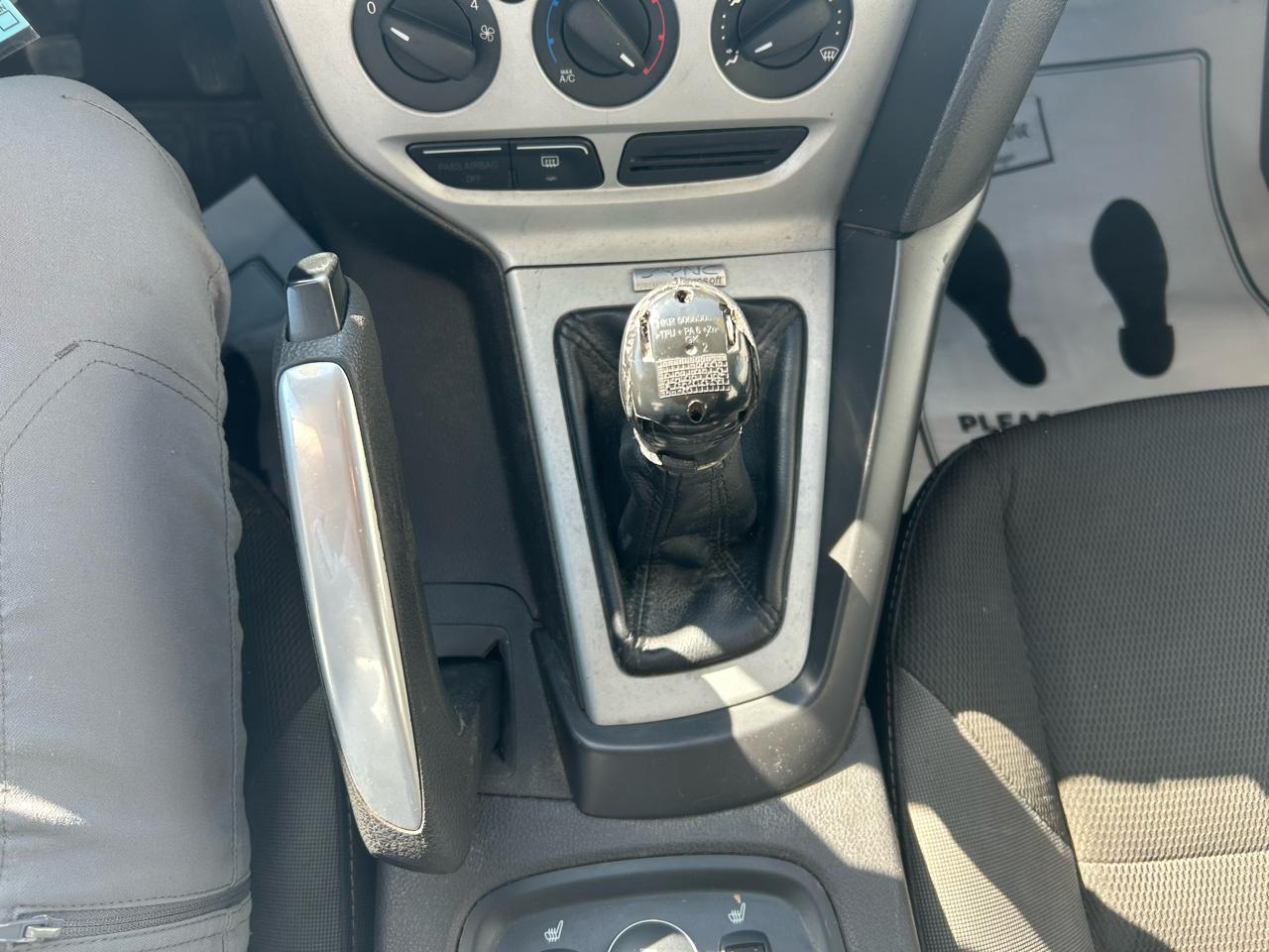 Ford Focus SE Sedan 2013