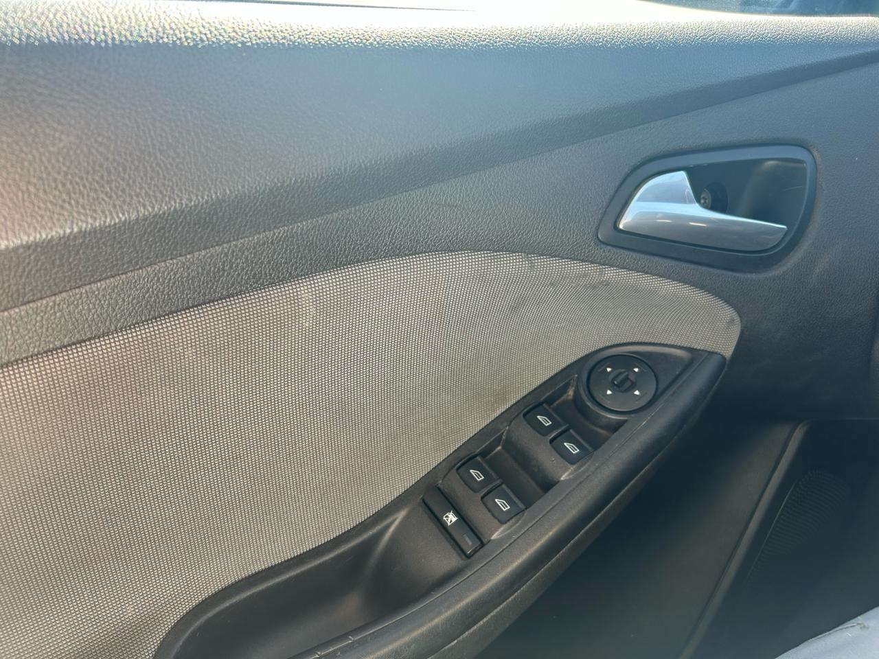 Ford Focus SE Sedan 2013
