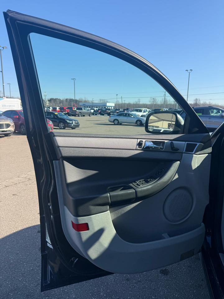 Chrysler Pacifica LX FWD 2008