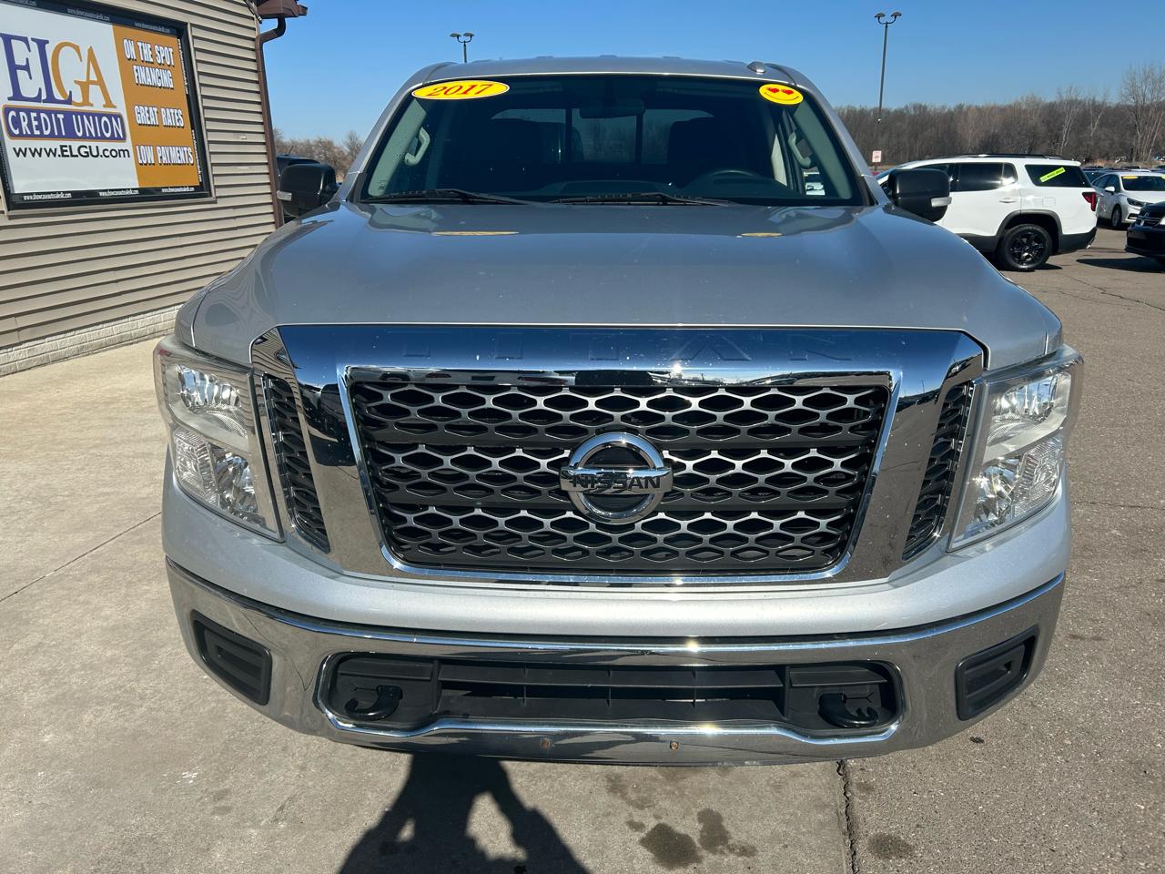 Nissan Titan Platinum Reserve Crew Cab 4WD 2017