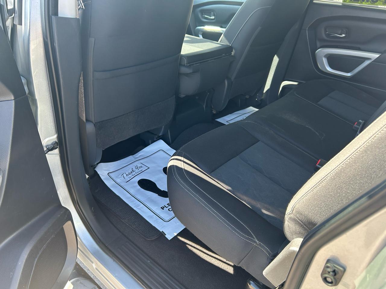 Nissan Titan Platinum Reserve Crew Cab 4WD 2017