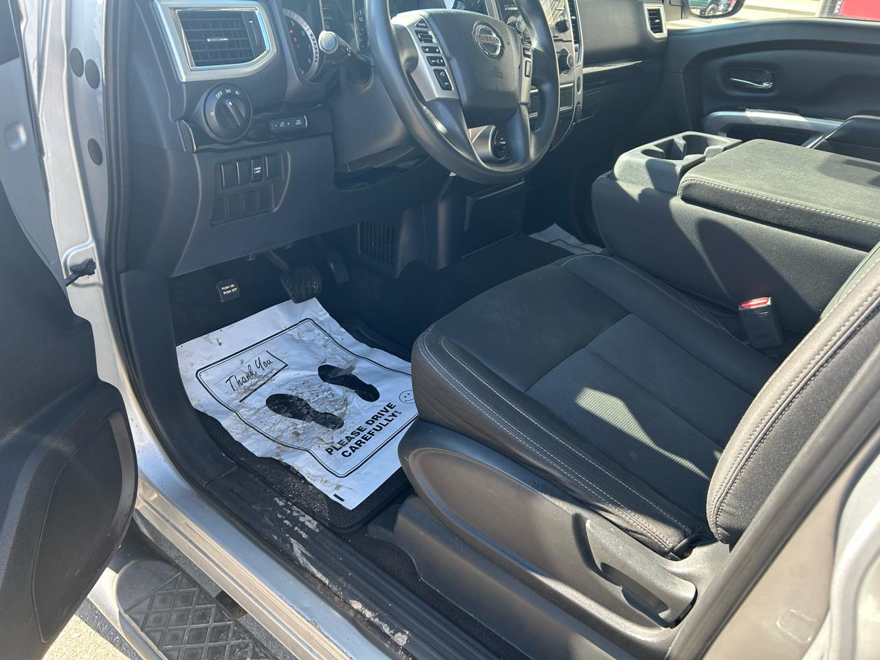 Nissan Titan Platinum Reserve Crew Cab 4WD 2017