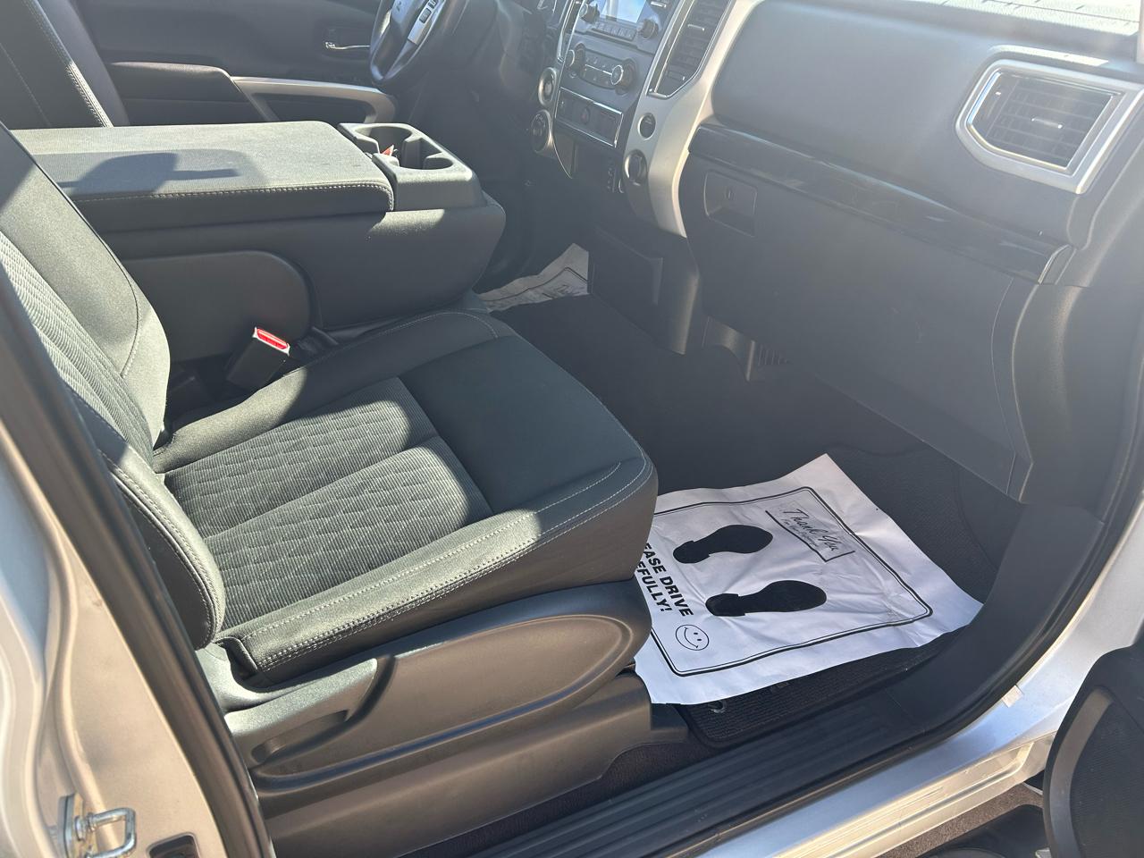 Nissan Titan Platinum Reserve Crew Cab 4WD 2017