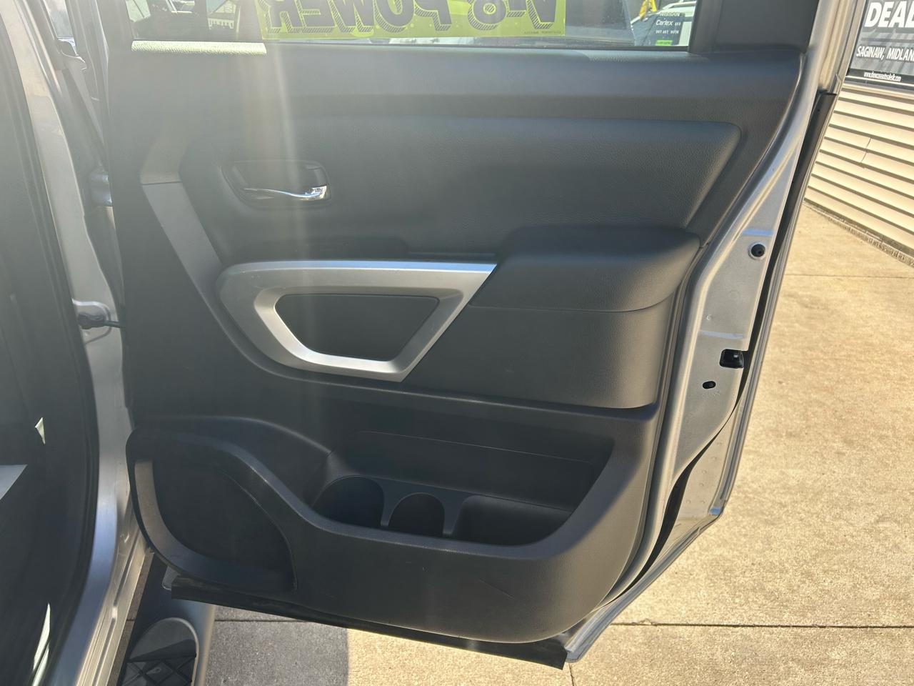 Nissan Titan Platinum Reserve Crew Cab 4WD 2017