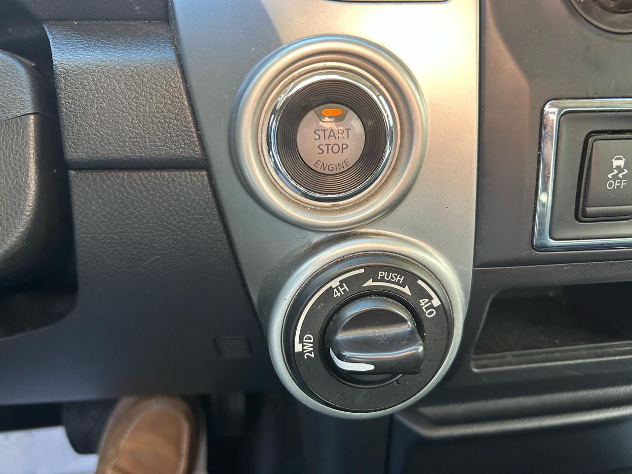 Nissan Titan Platinum Reserve Crew Cab 4WD 2017