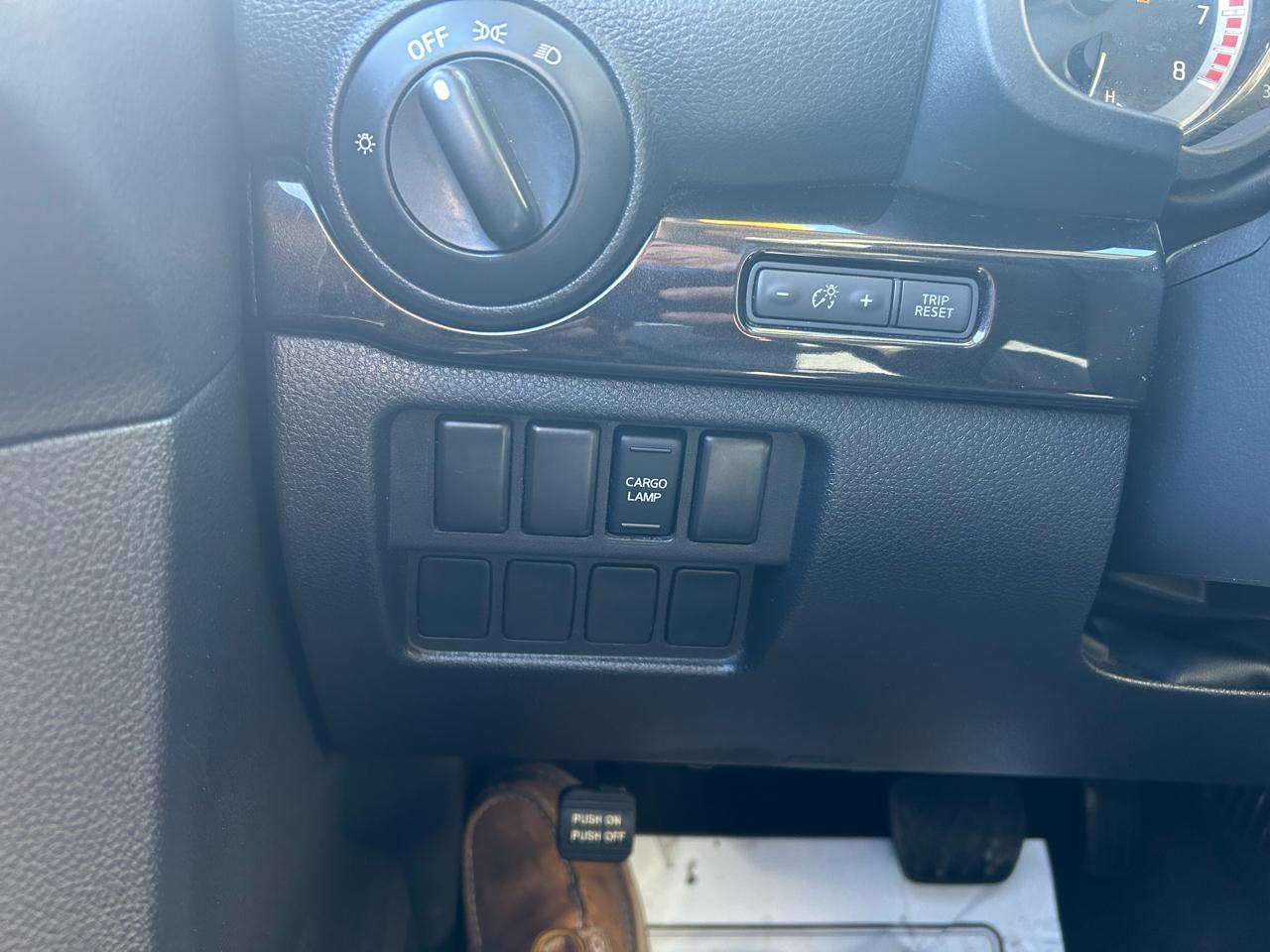 Nissan Titan Platinum Reserve Crew Cab 4WD 2017