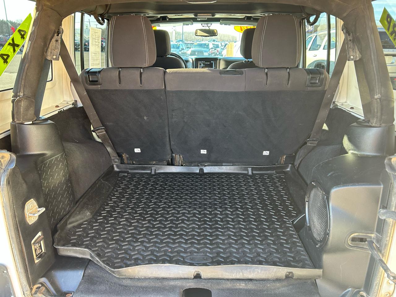 Jeep Wrangler Unlimited Sahara 4WD 2014