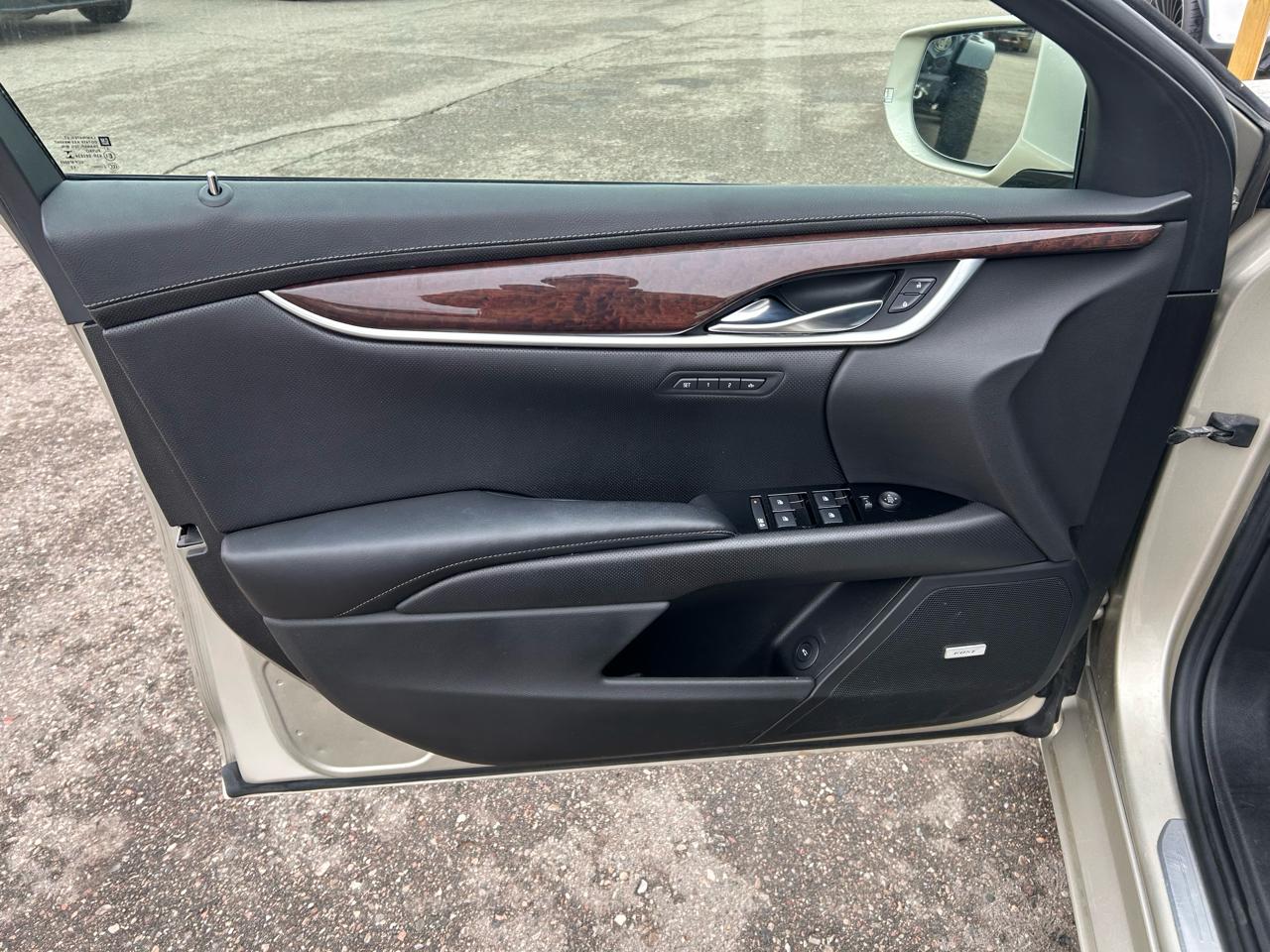 Cadillac XTS Luxury FWD 2014