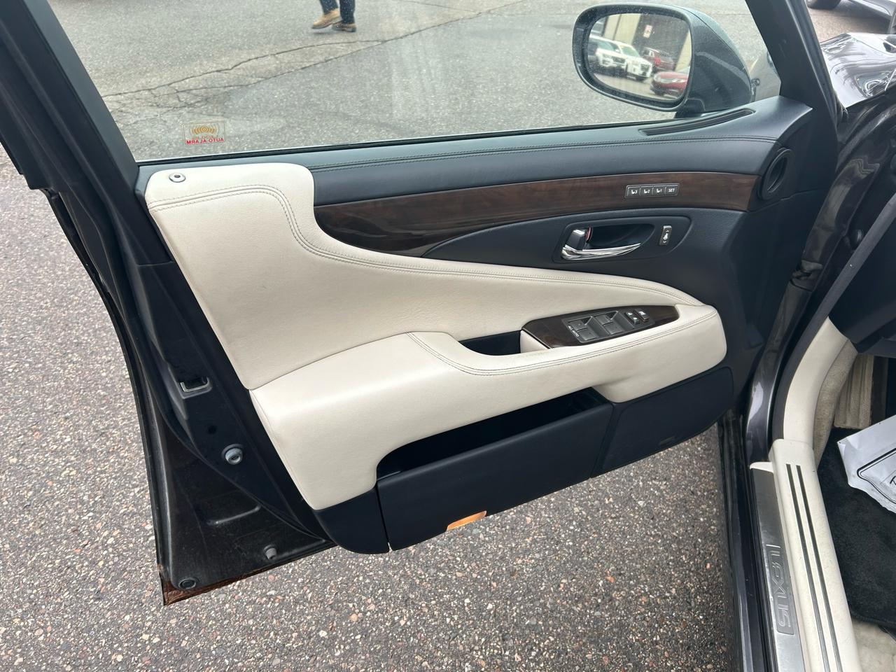 Lexus LS 600h L Luxury Sedan 2008