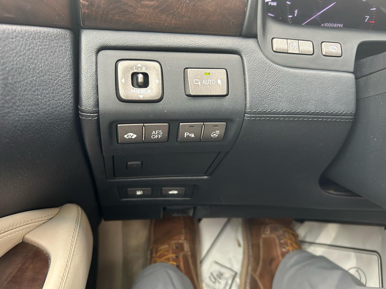 Lexus LS 600h L Luxury Sedan 2008