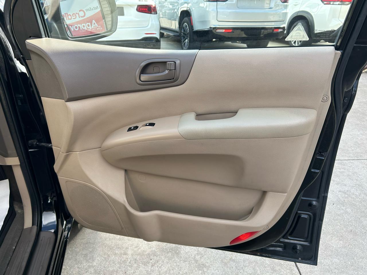 Kia Sedona LX LWB 2012