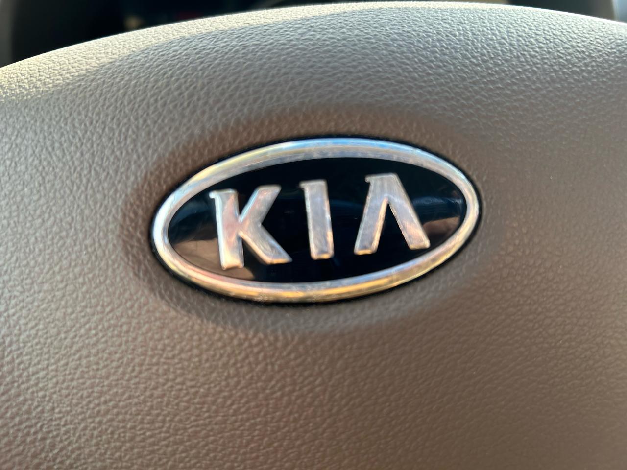 Kia Sedona LX LWB 2012