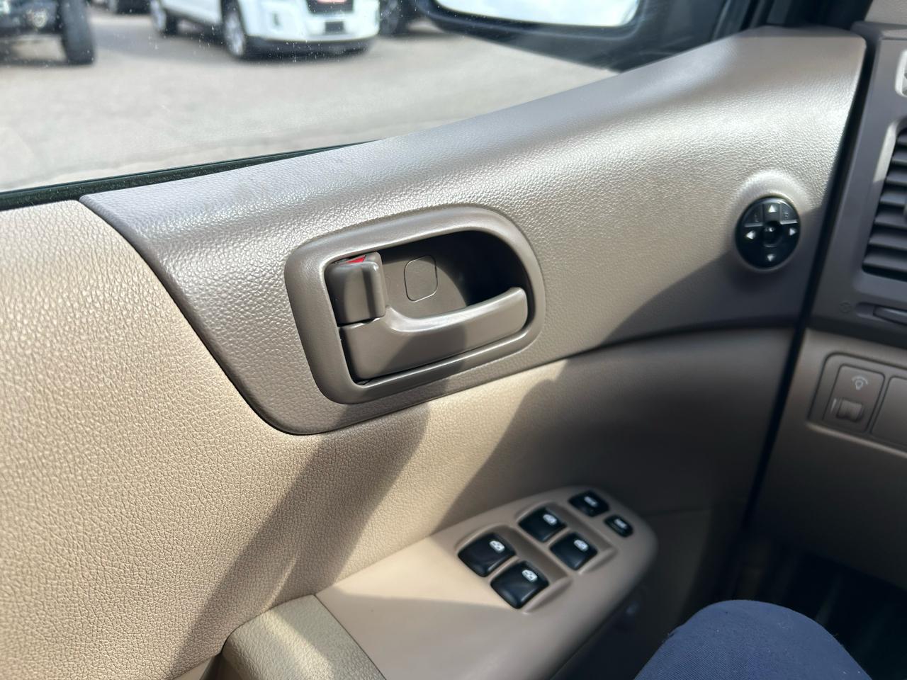 Kia Sedona LX LWB 2012